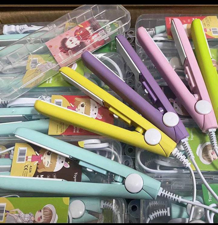 Macaroon Mini Portable Ceramic Hair Straightener – Travel-Ready Styling Iron