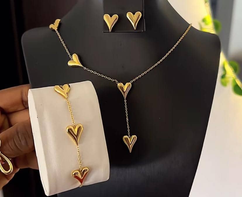 Golden Radiant Heart Jewelry Set – 3-Piece Matching Collection