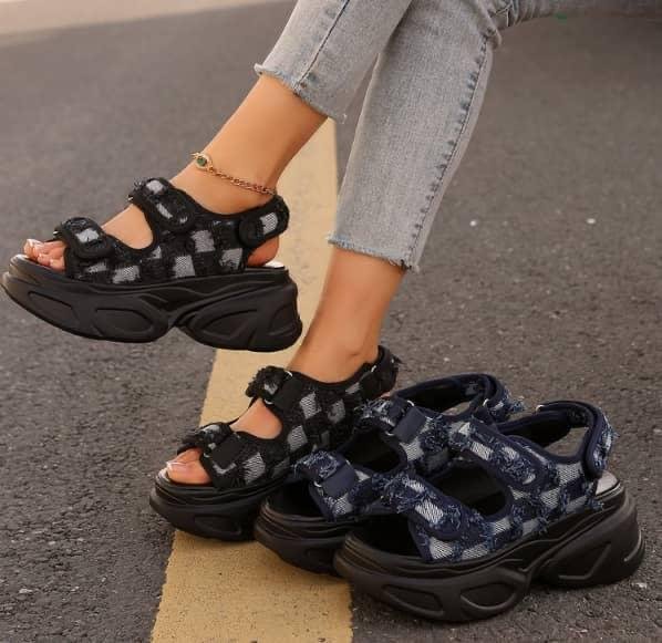🖤 STREET STYLE MUST-HAVE: Chunky Platform Velcro Sandals 🖤 4