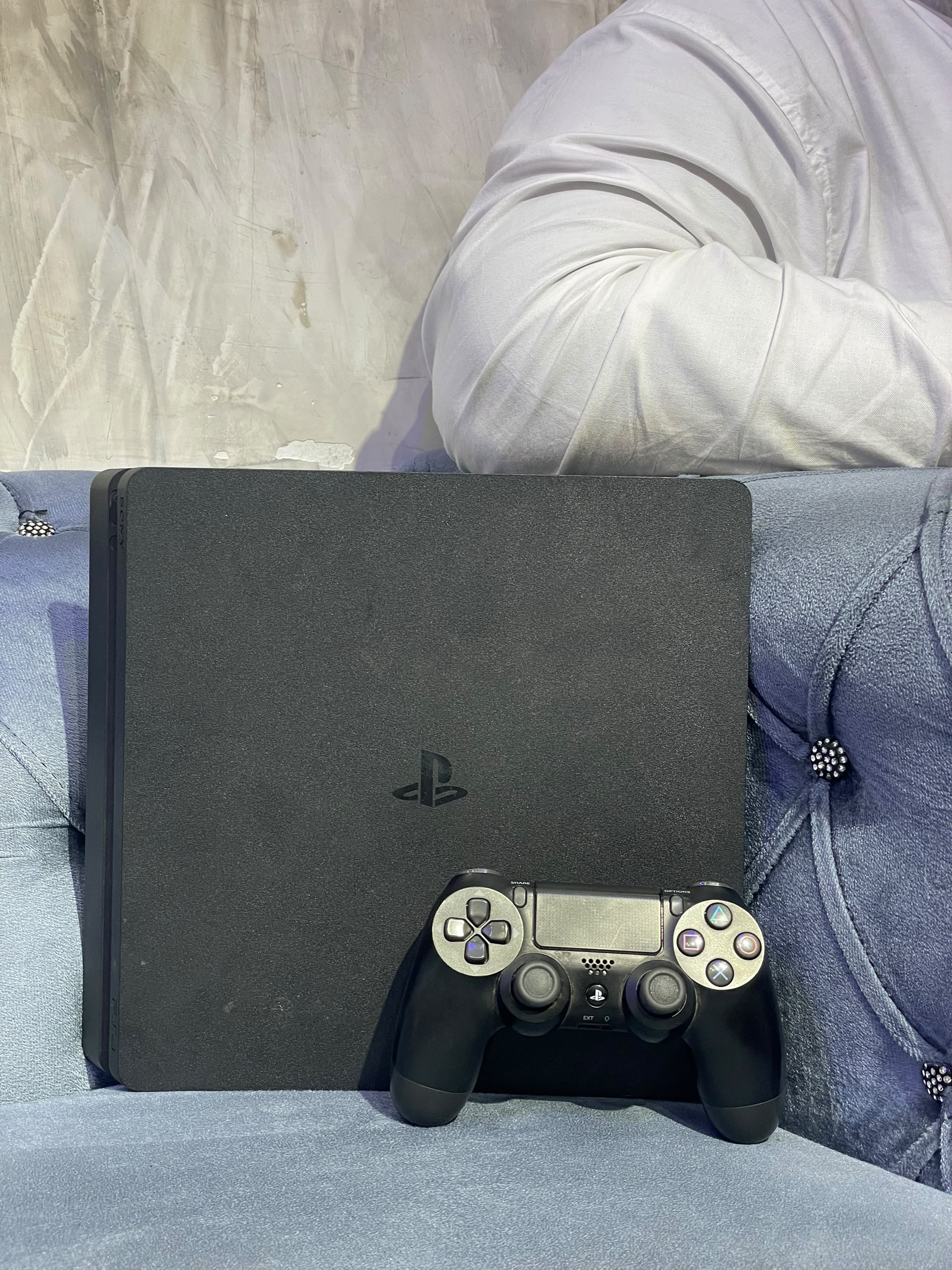 PS4 Slim | 1 Pad + FIFA 2022